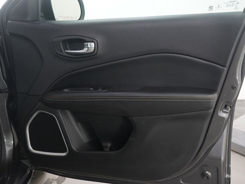 Used 2018 Jeep Compass Latitude w/ Popular Equipment Group AWD/4WD image 11