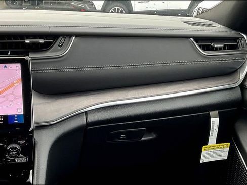 New 2025 Jeep Grand Cherokee Overland w/ Luxury Tech Group IV image 8