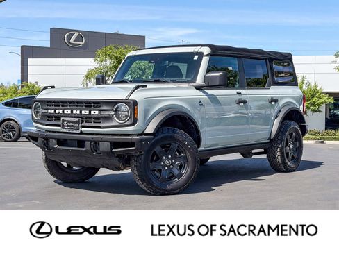 Used 2021 Ford Bronco Black Diamond image 1