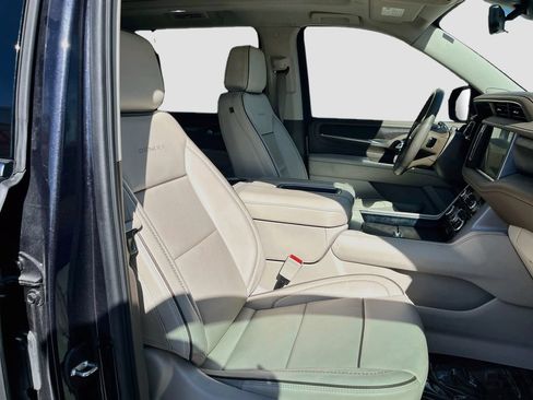 Used 2024 GMC Yukon Denali w/ Advanced Technology Package AWD/4WD image 32