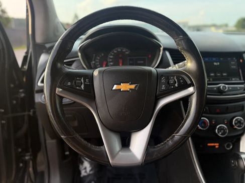 Used 2019 Chevrolet Trax LT w/ LT Convenience Package AWD/4WD image 23