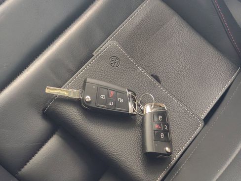 Used 2019 Volkswagen GTI SE w/ SE Experience Package image 39