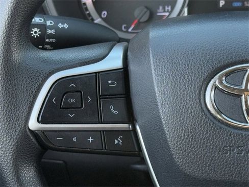 Used 2022 Toyota Highlander L image 13