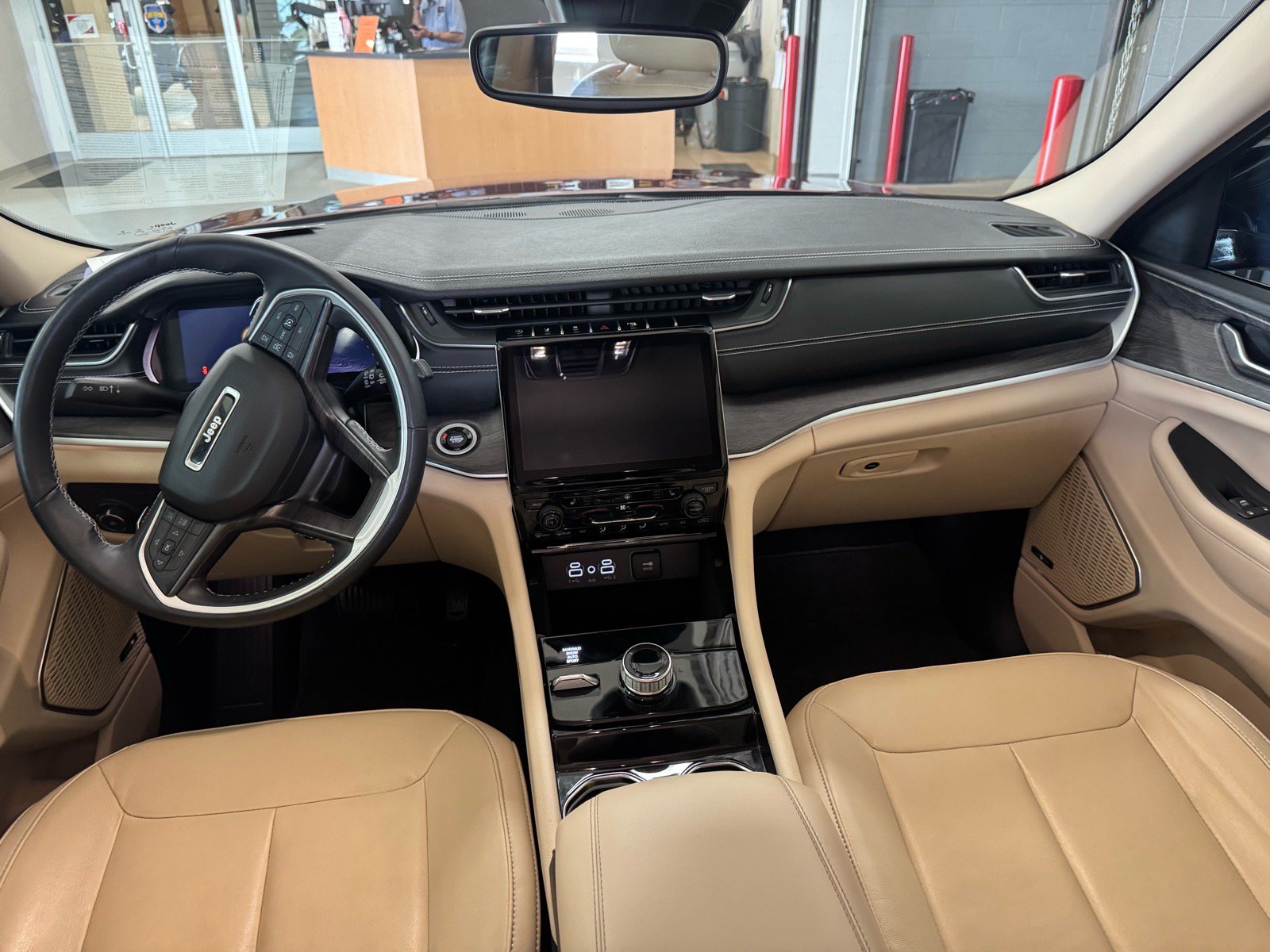 Used 2022 Jeep Grand Cherokee Limited AWD/4WD image 15