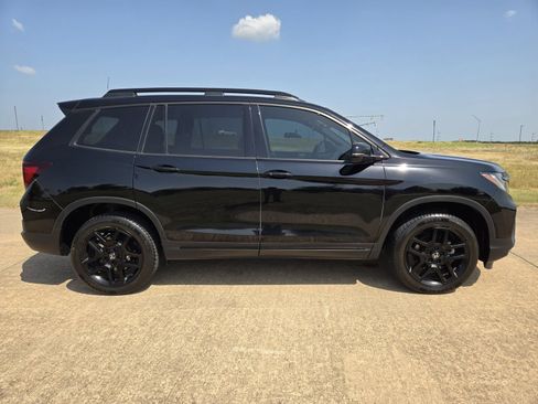 Used 2024 Honda Passport Black Edition image 7