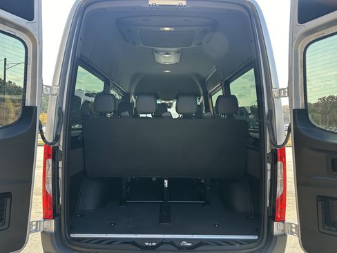 Used 2024 Mercedes-Benz Sprinter 2500 image 21