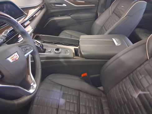 Used 2024 Cadillac Escalade Sport Platinum w/ LPO, ONYX Package image 13