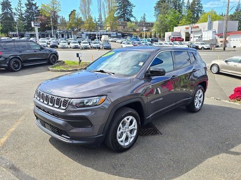 Used 2024 Jeep Compass Sport AWD/4WD image 4