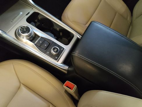 Used 2020 Ford Explorer XLT w/ Equipment Group 202A image 26