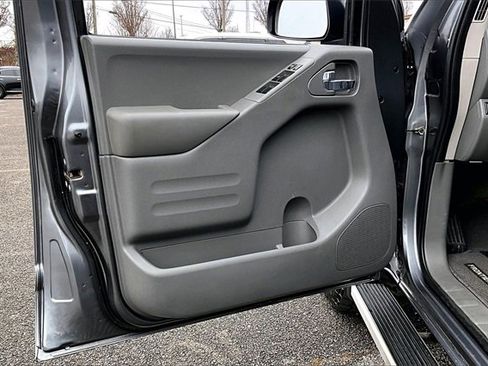 Used 2018 Nissan Frontier SV image 17