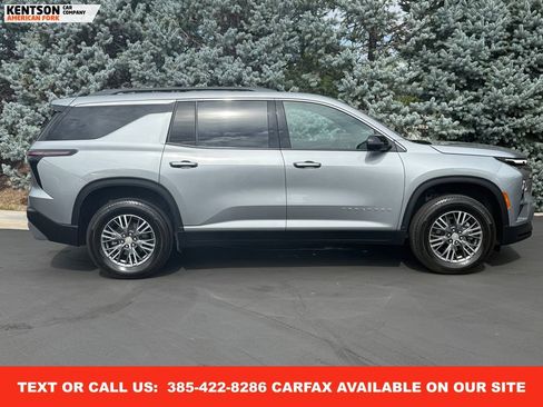 Used 2024 Chevrolet Traverse LT image 11