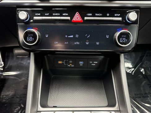 Used 2025 Hyundai Santa Cruz SEL image 18