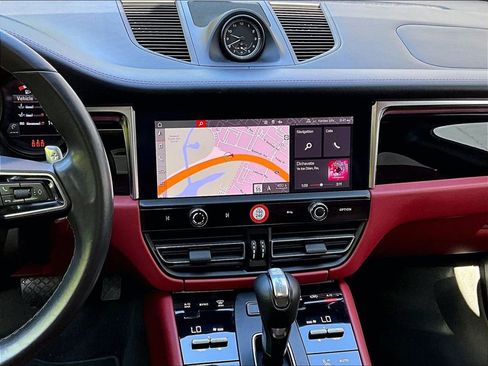 Certified 2023 Porsche Macan AWD/4WD image 10