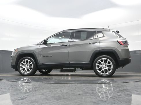 Used 2023 Jeep Compass Latitude image 26