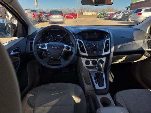 Used 2014 Ford Focus SE image 9