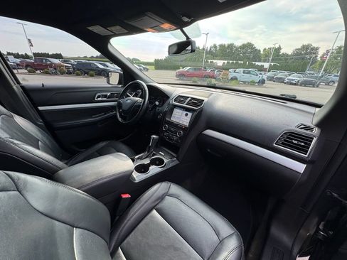 Used 2017 Ford Explorer XLT w/ Equipment Group 202A FWD image 10