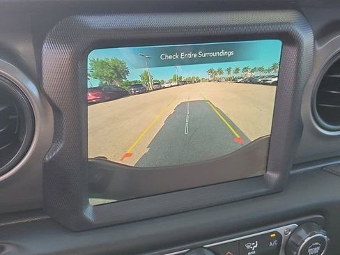 Used 2023 Jeep Gladiator Sport AWD/4WD image 32