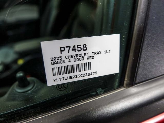 Used 2025 Chevrolet Trax LT w/ LT Convenience Package FWD image 29