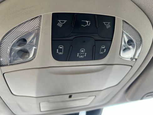 Used 2019 Chrysler Pacifica Touring Plus w/ Cold Weather Group FWD image 43