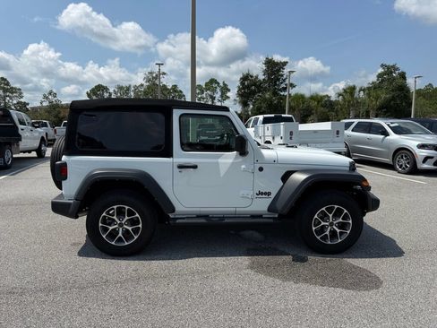 Used 2024 Jeep Wrangler Sport AWD/4WD image 2