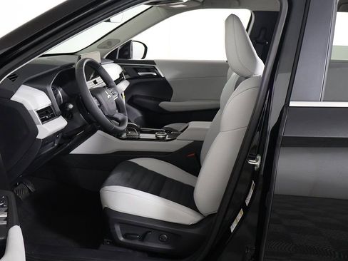 New 2025 Mitsubishi Outlander SE image 27