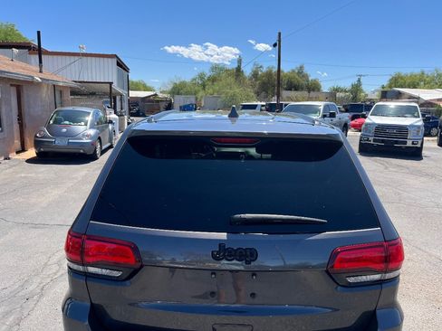 Used 2017 Jeep Grand Cherokee Altitude RWD image 49