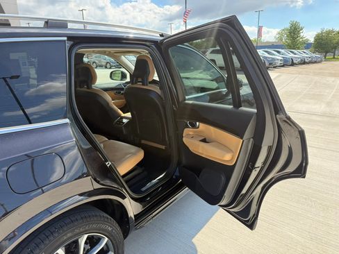 Used 2016 Volvo XC90 T6 Momentum w/ Momentum Plus Package AWD/4WD image 23