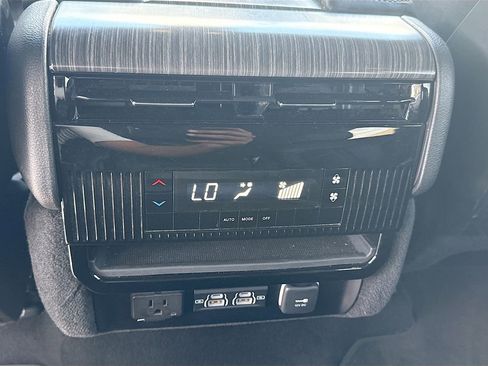 Used 2023 Jeep Wagoneer L Series II image 26