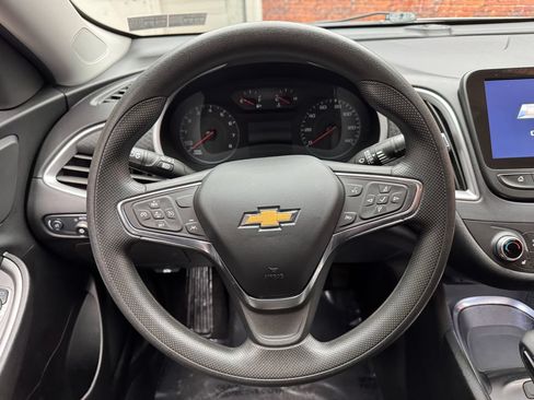 Used 2025 Chevrolet Malibu LT FWD image 13