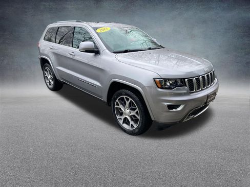 Used 2018 Jeep Grand Cherokee Limited image 10