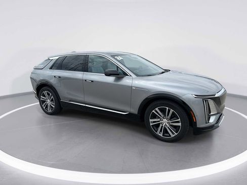 Certified 2024 Cadillac Lyriq Luxury AWD/4WD image 2