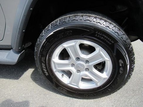 Used 2020 Jeep Wrangler Sport AWD/4WD image 5