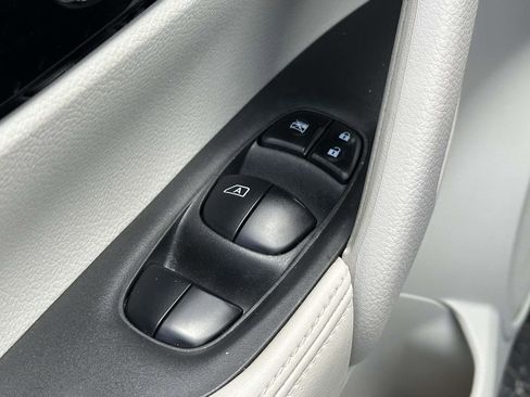 Used 2020 Nissan Rogue Sport SV AWD/4WD image 16