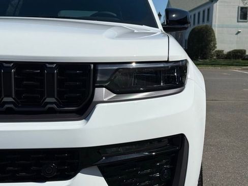 New 2026 Jeep Grand Cherokee Limited AWD/4WD image 11