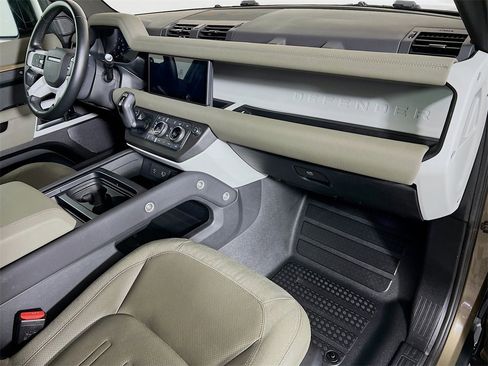 Used 2021 Land Rover Defender 110 S image 29