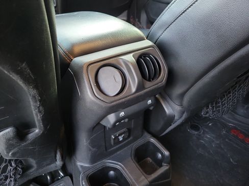Used 2022 Jeep Gladiator Mojave AWD/4WD image 11