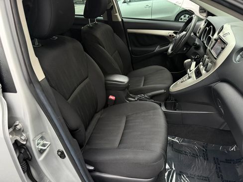 Used 2013 Toyota Matrix S FWD image 19