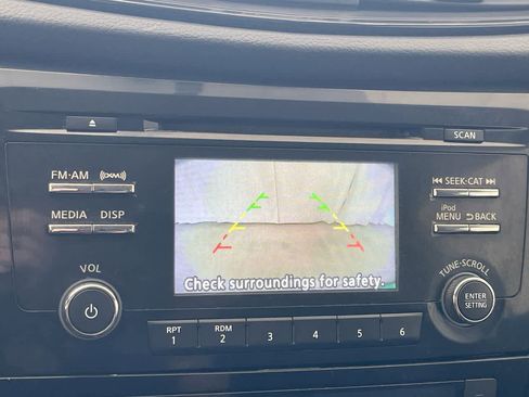 Used 2017 Nissan Rogue SV AWD/4WD image 17