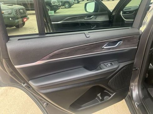 Certified 2024 Jeep Grand Cherokee L Limited w/ Luxury Tech Group II image 21