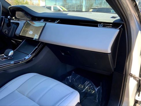 Used 2026 Land Rover Range Rover Evoque S image 16