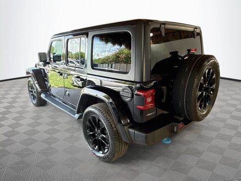 Used 2023 Jeep Wrangler Unlimited Sahara w/ Cold Weather Group AWD/4WD image 8