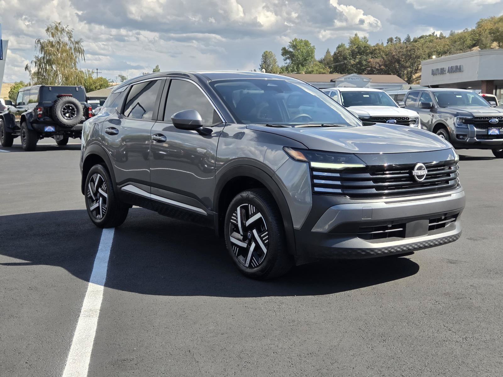 Used 2025 Nissan Kicks SV FWD image 3