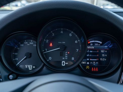 Certified 2025 Porsche Macan image 24