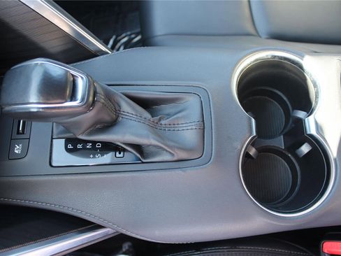 Used 2023 Toyota Venza XLE image 35