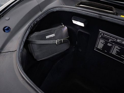 Used 2021 Ferrari F8 Tributo image 32