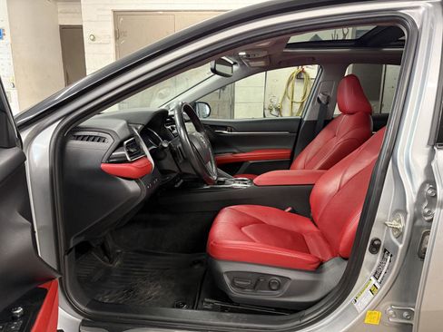 Used 2019 Toyota Camry XSE w/ Navigation Package image 10