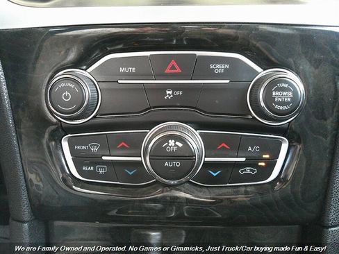 Used 2019 Chrysler 300 Limited image 40