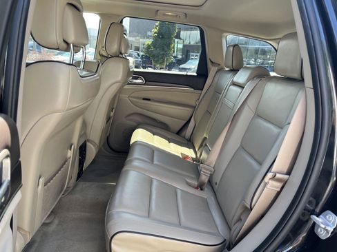 Used 2015 Jeep Grand Cherokee Overland w/ Advanced Technology Group AWD/4WD image 26