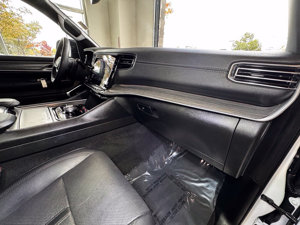 Used 2024 Jeep Wagoneer L Series II w/ Flexible Seating Group AWD/4WD image 42