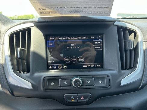 Used 2023 GMC Terrain SLE FWD image 9